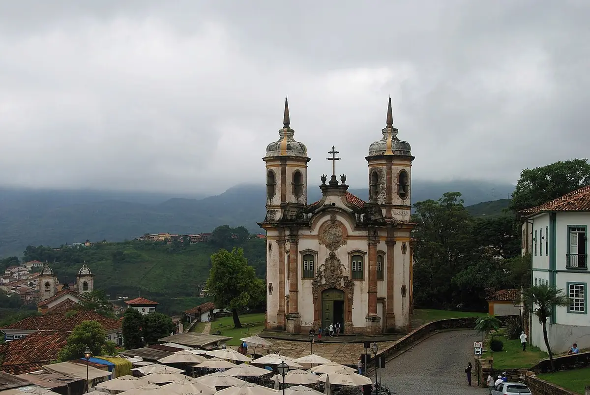 Igreja de São Francisco de Assis e o casario de Ouro Preto